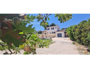 VILLA familiale à deux des transports  commerces et écoles 