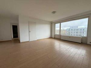 Un appartement à rafraîchir de +-75 m² avec 2 chambres à co