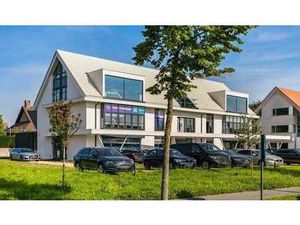 Bureau lumineux à louer sur un emplacement visible à Sint-M