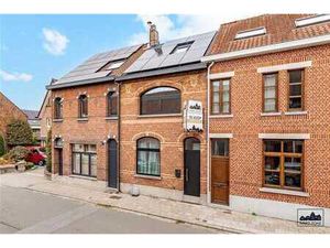 Charmante maison mitoyenne avec potentiel au coeur de Hamme