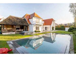 Villa exclusive  prête à emménager  avec 5 chambres  piscine