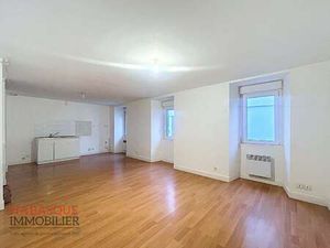 Location Appartement 2 pièces à Lesneven (29260) : à louer 2 pièces / 45m² Lesneven