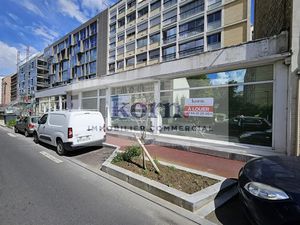 Location locaux professionnels 830 m² à Suresnes (92150)  144 996 €