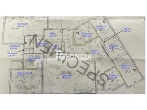 Proche SAINT SURIN  sur axe avec forte visibilité