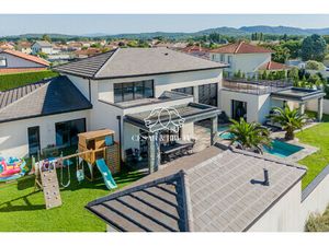 Prestige & volumes – Piscine  spa  T3 indépendant