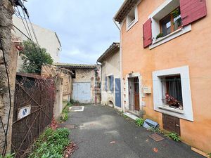 A LOUER CUCURON 84160 MAISON DE VILLAGE TYPE 3 PIECES D'ENVIRON 58M² AVEC CAVE