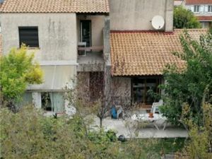 Maison T2 + T4 + annexes sur 1100m²