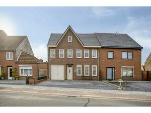 Riante  goed onderhouden woning te koop op verbindingsweg in Dilsen