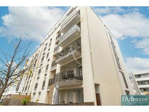 APPARTEMENT DE 2021 - 3 PIECES - RDC SUR COUR