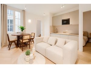 T137 - LOCAL COMMERCIAL AMENAGE EN APPARTEMENT DEUX PIECES E