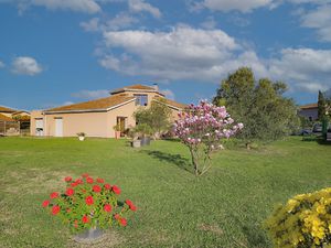 MAISON AVEC UN BEAU TERRAIN