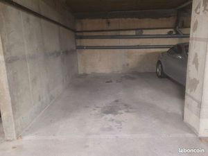 Place de parking et cave