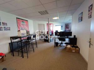 Location Bureaux et commerces à Bruz (35170) : à louer / 440m² Bruz