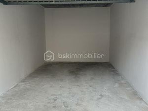 Parking de 13 16 m² à Moyeuvre-Grande