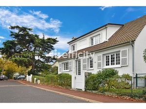 Maison 7 pièces - 247 m²