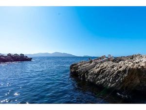 Référence : 6048-NGU - Maison 8 pièces - VUE MER - Accès privé à l'eau - 400m2 - garages