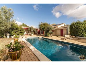 AUTHENTIQUE DOMAINE VITICOLE AVEC DÉPENDANCES ET PISCINE