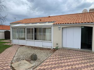 A LOUER MAISON MEUBLEE 3 CHAMBRES A GIVRAND (85800)