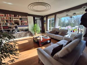 MAISON FAMILIALE 270 m2 habitables avec 5 chambres  sur terr