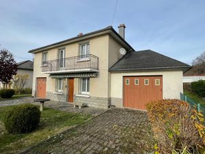 MAISON FAMILIALE A RIOM-ES-MONTAGNES