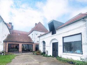 MAISON VOLUMINEUSE EN CENTRE VILLE 6 CHAMBRES AVEC JARDIN ET DEPENDANCE