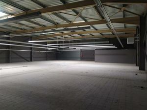 Location commerce RUMILLY 805 m²