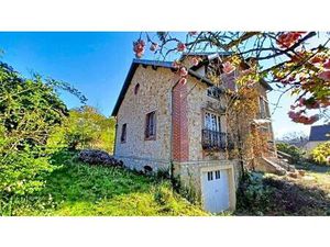 Charmante Meulière de 7 pièces  offrant un cachet authentique et de beau volumes.