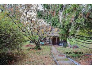 Maison traditionnelle avec garage