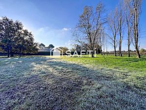 À Vendre  Terrain constructible de 1 095m ² - Pugnac