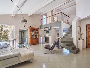 Maison d'exception à Simiane collongue