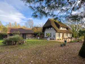 AUX PORTES DE HONFLEUR – ENSEMBLE IMMOBILIER AVEC 2 MAISONS NORMANDES - DÉPENDANCES - TERR