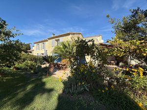 Annonce vente maison 12 pièces de 336m2 à Senas (13560) - ParuVendu.fr ref 992783641181