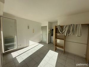 SALON DE PROVENCE - STUDIO + BALCON -19.10 m2