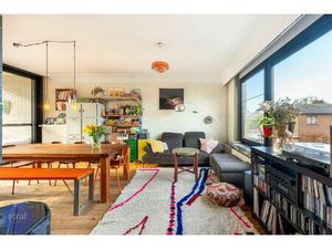 Charmante bel-etage met drie slaapkamers en tuin in een rustige straat