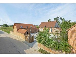 prachtig gerenoveerde vierkantshoeve met