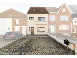 PERFECTE STARTERSWONING! Tot in de puntjes gerenoveerde woning nabij hartje Beveren-Leie!