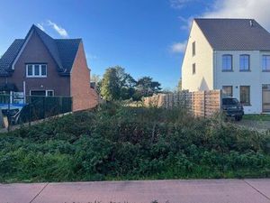 Ruim perceel van 10a08ca voor halfopen bebouwing in Zonhoven