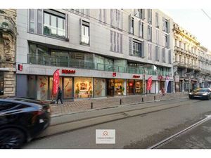 Grote handels- of kantoorruimte aan de Vlaanderenstraat - Gent Zuid