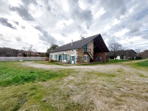 Grande maison familiale en pierres