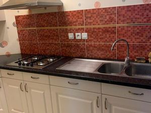 Maison de ville avec un garage