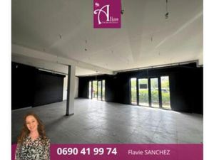 À louer Local commercial 328 m2 au RDC Emplacement strat  Guadeloupe