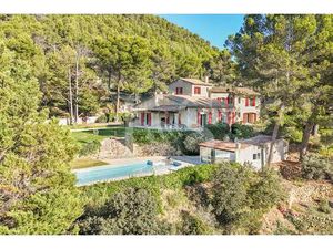 Magnifique maison de caractère de 250 m2 habitables avec piscine et vue panoramique.