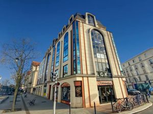 Bureaux très fonctionnels  situés à proximité immédiate du RER LE PARC DE SAINT MAUR