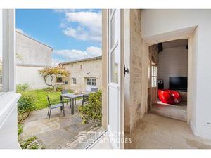 L'âme de la vieille pierre pour cette demeure rénovée à l'abri des regards