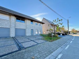 Huis te koop in Oosteeklo met 4 slaapkamers