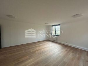 Bureaux rénové à loyer de 247 9m² à Longes