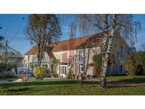 AU SUD DE FONTAINEBLEAU  UNE TRES BELLE PROPRIETE DE 255 M² AVEC PISCINE ET CES DEPENDANCE