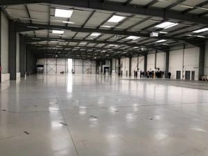 Locaux d'activités à louer à partir de 1000 m² - Le Mesnil Amelot  proche Paris CDG - port