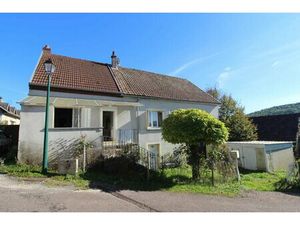 Maison ancienne avec jardin et garage