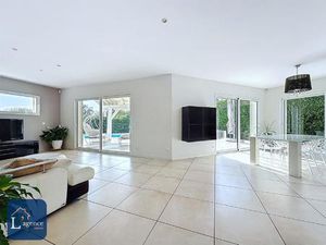 Maison invididuelle Giraud T8 258 m² Piscine chauffée Terrain